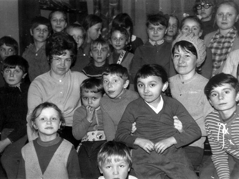 Kółko dziecięce działające przy bibliotece w latach 1960-1984 gromadziło liczne grono